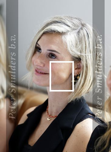Laren 2 juli 2024
Boekpresentatie Vivian Reijs . oa aanwezig Leontine Ruiters Anouk de Mol Anouk Smulders Merel v Carlsburg .
Ook haar dochter Day Ewbank moeder Meddy Clous en broer Bobby Clous waren aanwezig.