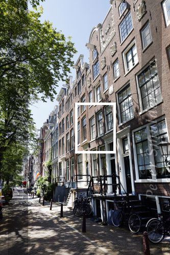 Amsterdam 30 juli 2024
Huis van Beau v Erven Dorens . Peter v d Vorst heeft het huis 2 huizen links naast Beau gekocht