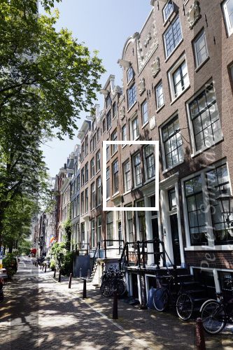 Amsterdam 30 juli 2024
Huis van Beau v Erven Dorens . Peter v d Vorst heeft het huis 2 huizen links naast Beau gekocht