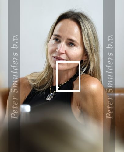 Laren 2 juli 2024
Boekpresentatie Vivian Reijs . oa aanwezig Leontine Ruiters Anouk de Mol Anouk Smulders Merel v Carlsburg .
Ook haar dochter Day Ewbank moeder Meddy Clous en broer Bobby Clous waren aanwezig.