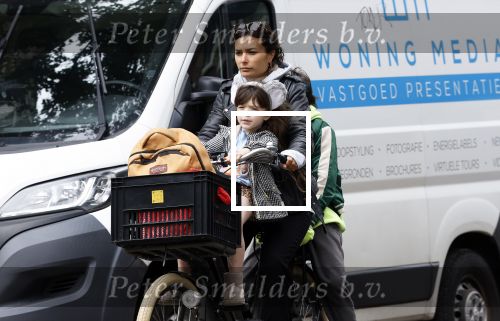 Amsterdam 13 juli 2024
Charlie Chan Dagelet  met kinderen op de fiets