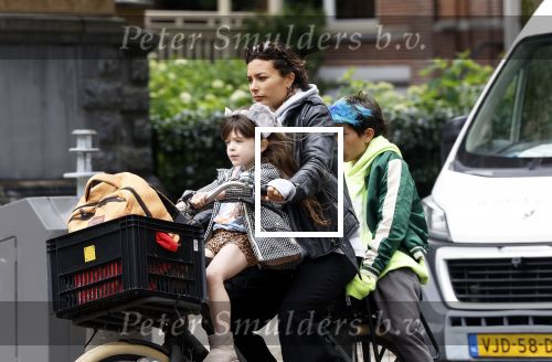 Amsterdam 13 juli 2024
Charlie Chan Dagelet  met kinderen op de fiets