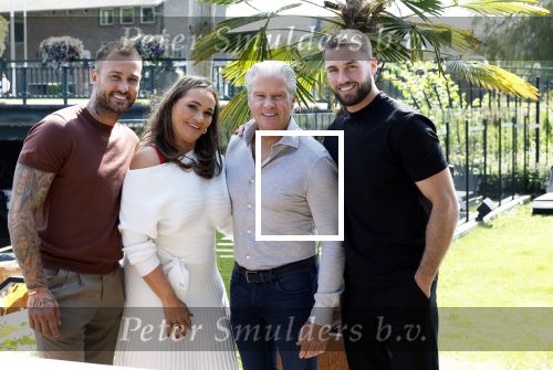 Amsterdam 17 juli 2024
Familie Roelvink gaan nieuwe serie opnemen voor RTL/Videoland.
AAnwezig in the Harbour Club Dries Roelvink Honoria Roelvin Donny Roelvink en Dave Roelvink.