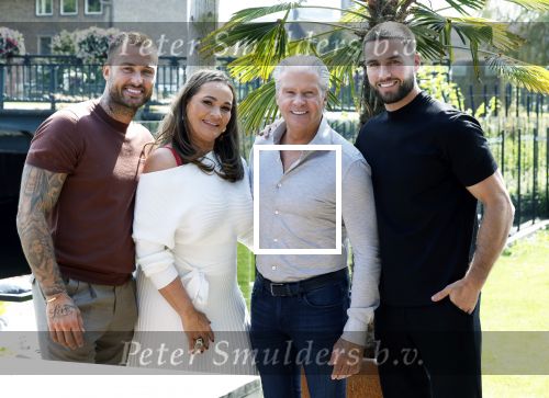 Amsterdam 17 juli 2024
Familie Roelvink gaan nieuwe serie opnemen voor RTL/Videoland.
AAnwezig in the Harbour Club Dries Roelvink Honoria Roelvin Donny Roelvink en Dave Roelvink.