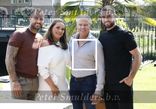 Amsterdam 17 juli 2024
Familie Roelvink gaan nieuwe serie opnemen voor RTL/Videoland.
AAnwezig in the Harbour Club Dries Roelvink Honoria Roelvin Donny Roelvink en Dave Roelvink.