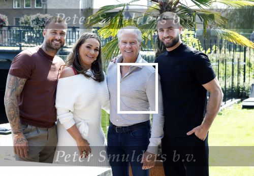 Amsterdam 17 juli 2024
Familie Roelvink gaan nieuwe serie opnemen voor RTL/Videoland.
AAnwezig in the Harbour Club Dries Roelvink Honoria Roelvin Donny Roelvink en Dave Roelvink.