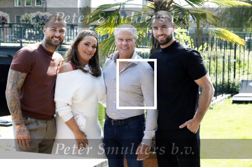 Amsterdam 17 juli 2024
Familie Roelvink gaan nieuwe serie opnemen voor RTL/Videoland.
AAnwezig in the Harbour Club Dries Roelvink Honoria Roelvin Donny Roelvink en Dave Roelvink.
