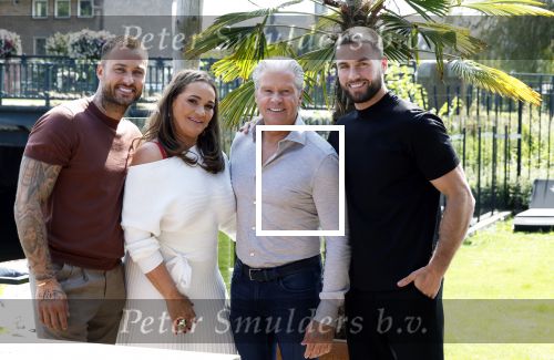 Amsterdam 17 juli 2024
Familie Roelvink gaan nieuwe serie opnemen voor RTL/Videoland.
AAnwezig in the Harbour Club Dries Roelvink Honoria Roelvin Donny Roelvink en Dave Roelvink.