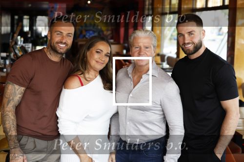 Amsterdam 17 juli 2024
Familie Roelvink gaan nieuwe serie opnemen voor RTL/Videoland.
AAnwezig in the Harbour Club Dries Roelvink Honoria Roelvin Donny Roelvink en Dave Roelvink.