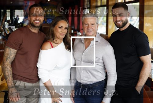 Amsterdam 17 juli 2024
Familie Roelvink gaan nieuwe serie opnemen voor RTL/Videoland.
AAnwezig in the Harbour Club Dries Roelvink Honoria Roelvin Donny Roelvink en Dave Roelvink.