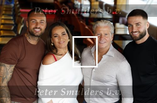 Amsterdam 17 juli 2024
Familie Roelvink gaan nieuwe serie opnemen voor RTL/Videoland.
AAnwezig in the Harbour Club Dries Roelvink Honoria Roelvin Donny Roelvink en Dave Roelvink.