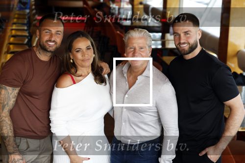 Amsterdam 17 juli 2024
Familie Roelvink gaan nieuwe serie opnemen voor RTL/Videoland.
AAnwezig in the Harbour Club Dries Roelvink Honoria Roelvin Donny Roelvink en Dave Roelvink.