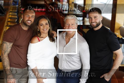 Amsterdam 17 juli 2024
Familie Roelvink gaan nieuwe serie opnemen voor RTL/Videoland.
AAnwezig in the Harbour Club Dries Roelvink Honoria Roelvin Donny Roelvink en Dave Roelvink.