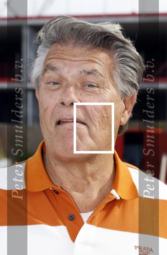 Huizen 14 juli 2024
Presenatie magazine van Nicole des Bouvrie . Emile Ratelband kwam met zijn zoon en dochters. Emile liep weer op blote voeten