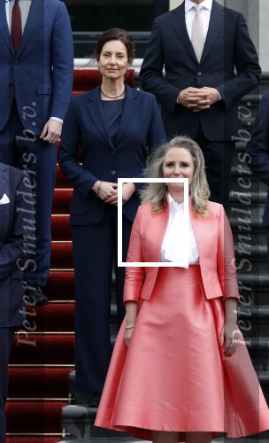 Den Haag 2 juli 2024
Bordesfoto bij Paleis Huis ten Bosch presentatie nieuw kabinet Schoof 1 ; Koning Willem-Alexander, Minister-President Dick Schoof, NSC Judith Uitermark, BBB Mona Keijzer, NSC Caspar Veldkamp, PVV Reinette Klever, VVD Ruben Brekelmans, VVD Eelco Heinen, PVV Dirk Beljaarts, VVD Sophie Hermans, VVD Eelco Heinen PVV Barry Madlener, VVD David van Weel, PVV Marjolein Faber, BBB Femke Wiersma, NSC Eppo Bruins, NSC Eddy van Hijum, PVV Fleur Agema