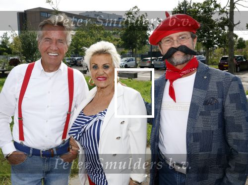 Huizen 14 juli 2024
Presenatie magazine van Nicole des Bouvrie . Hanny Veerkamp kwam met haar man en zoon.