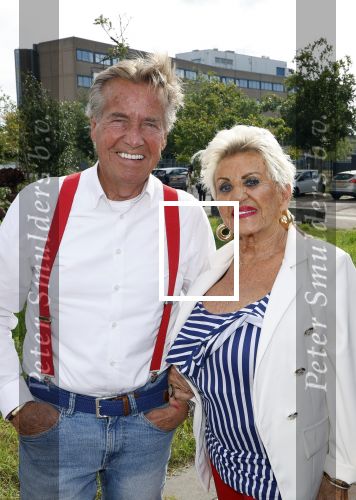 Huizen 14 juli 2024
Presenatie magazine van Nicole des Bouvrie . Hanny Veerkamp kwam met haar man en zoon.