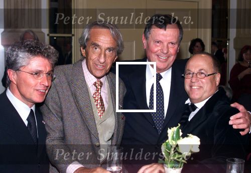 Amsterdam, 21 december 1999
Rita Reijs 75 jaar

Tom Westermeijer Sr. met Paul Huf, Jacques D\'Ancona en Joop Braakhekke

PETER SMULDERS BV