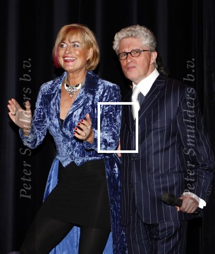 Zeist 27 december 2008
45 jarig artiesten jubileum van Ronnie Tober in he Fygi theater. Vivian Boelen met Jacques d Ancona
Peter Smulders bv