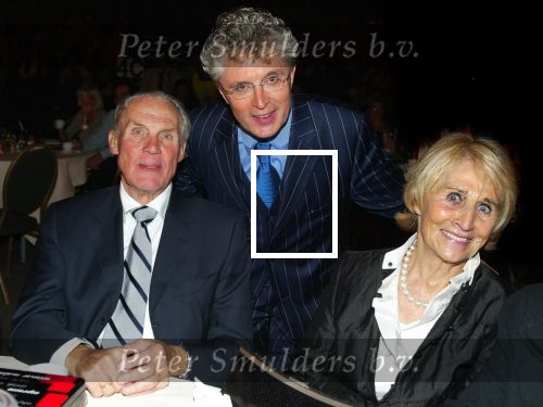 Groningen 26 oktober 2002

Schlagerfestival.
Sandra v d Valk, Dennie Christian, Toos v d Valk Gerrit vd Valk Rinus Michels Wil Michels Grat Damen Bertus holkema Milika Peterzon en vriend Ryan

Peter Smulders bv