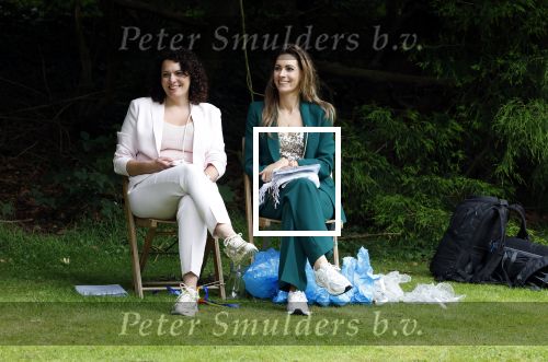 Arnhem 7 juli 2024
Annemarie Bruning en Frits Maeijer trouwen . Hun honden moeder en zoon zijn de getuigen . Marlayne Sahupala in de BAB en zingt verschillende liedjes .
