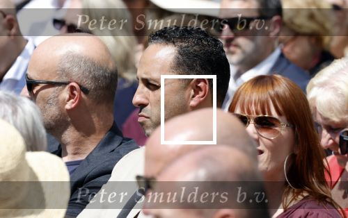 Amsterdam 15 juli 2024
Herdenkingsmonument Peter R. de Vries onthuld in Amsterdam Het kunstwerk bestaat uit twee bronzen handen die in elkaar grijpen en is gemaakt door kunstenares Rini Hurkmans. Burgemeester Femke Halsema en Kelly de Vries spreken tijdens de onthulling van het monument. Humbert Tan presenteert het . Ook zijn vrouw Jaqueline de Vries zoon Royce de Vries (met vrouw ) en Kelly de Vries (met partner) waren natuurlijk aanwezig . Khalid Kasem