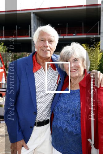 Huizen 14 juli 2024
Presenatie magazine van Nicole des Bouvrie . Klaas Wilting met zijn vrouw