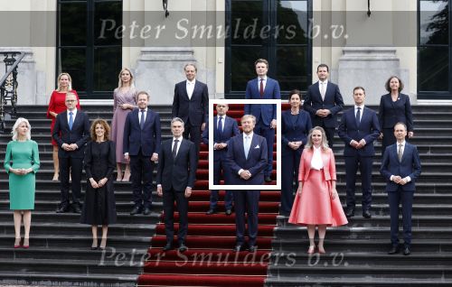 Den Haag 2 juli 2024
Bordesfoto bij Paleis Huis ten Bosch presentatie nieuw kabinet Schoof 1 ; Koning Willem-Alexander, Minister-President Dick Schoof, NSC Judith Uitermark, BBB Mona Keijzer, NSC Caspar Veldkamp, PVV Reinette Klever, VVD Ruben Brekelmans, VVD Eelco Heinen, PVV Dirk Beljaarts, VVD Sophie Hermans, VVD Eelco Heinen PVV Barry Madlener, VVD David van Weel, PVV Marjolein Faber, BBB Femke Wiersma, NSC Eppo Bruins, NSC Eddy van Hijum, PVV Fleur Agema