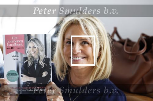 Laren 2 juli 2024
Boekpresentatie Vivian Reijs . oa aanwezig Leontine Ruiters Anouk de Mol Anouk Smulders Merel v Carlsburg .
Ook haar dochter Day Ewbank moeder Meddy Clous en broer Bobby Clous waren aanwezig.