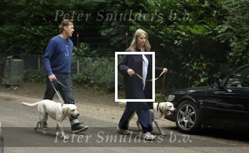 Huizen 6 en n7 juli 2024
Linda de Mol en partner Jeroen Rietbergen wandelend met hun honden rondom hun huis .
