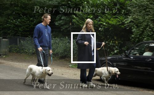 Huizen 6 en n7 juli 2024
Linda de Mol en partner Jeroen Rietbergen wandelend met hun honden rondom hun huis .