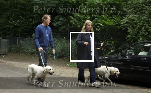 Huizen 6 en n7 juli 2024
Linda de Mol en partner Jeroen Rietbergen wandelend met hun honden rondom hun huis .