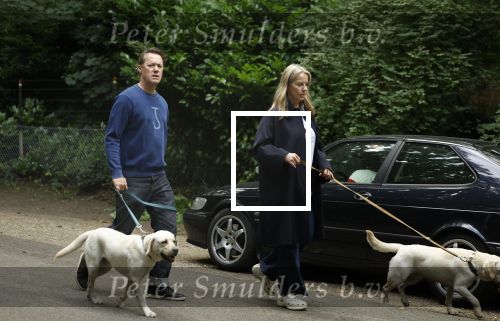 Huizen 6 en n7 juli 2024
Linda de Mol en partner Jeroen Rietbergen wandelend met hun honden rondom hun huis .
