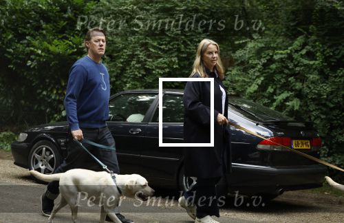 Huizen 6 en n7 juli 2024
Linda de Mol en partner Jeroen Rietbergen wandelend met hun honden rondom hun huis .