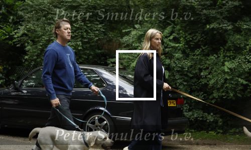 Huizen 6 en n7 juli 2024
Linda de Mol en partner Jeroen Rietbergen wandelend met hun honden rondom hun huis .
