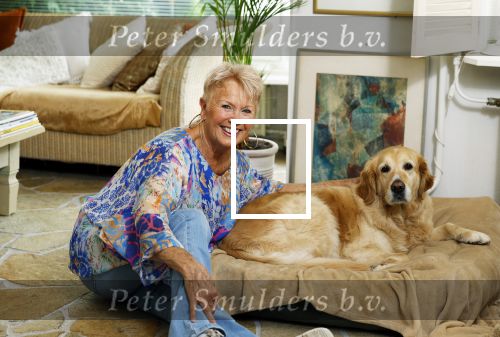 Naarden 12 juli 2024
Loeki Knol thuis met haar hond.