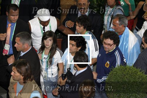 Frankfurt, 21 Juni 2006 WK Voetbal 2006
3e Poule-Wedstrijd Nederland-Argentinie, eindstand 0-0
Na afloop van de wedstrijd een ontmoeting tussen ZKH Prins willem Alexander, Prinses Maxima en Maradona
@ Foto Peter Smulders The Netherlands