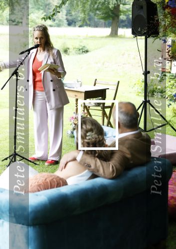 Arnhem 7 juli 2024
Annemarie Bruning en Frits Maeijer trouwen . Hun honden moeder en zoon zijn de getuigen . Marlayne Sahupala in de BAB en zingt verschillende liedjes .