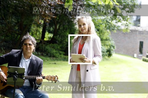 Arnhem 7 juli 2024
Annemarie Bruning en Frits Maeijer trouwen . Hun honden moeder en zoon zijn de getuigen . Marlayne Sahupala in de BAB en zingt verschillende liedjes .