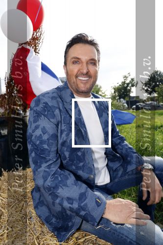 Huizen 14 juli 2024
Presenatie magazine van Nicole des Bouvrie .Mick Harren
