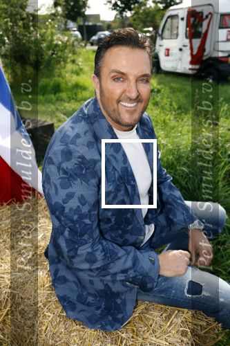 Huizen 14 juli 2024
Presenatie magazine van Nicole des Bouvrie .Mick Harren