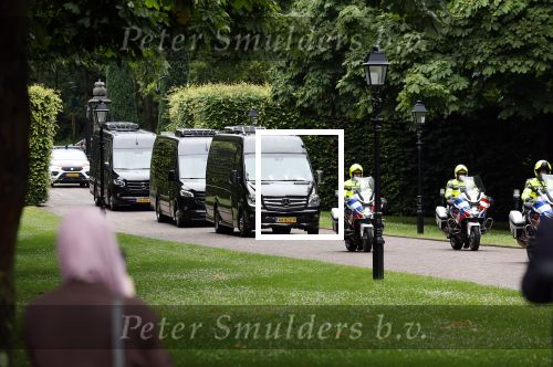 Den Haag 2 juli 2024
Bordesfoto bij Paleis Huis ten Bosch presentatie nieuw kabinet Schoof 1 ; Koning Willem-Alexander, Minister-President Dick Schoof, NSC Judith Uitermark, BBB Mona Keijzer, NSC Caspar Veldkamp, PVV Reinette Klever, VVD Ruben Brekelmans, VVD Eelco Heinen, PVV Dirk Beljaarts, VVD Sophie Hermans, VVD Eelco Heinen PVV Barry Madlener, VVD David van Weel, PVV Marjolein Faber, BBB Femke Wiersma, NSC Eppo Bruins, NSC Eddy van Hijum, PVV Fleur Agema