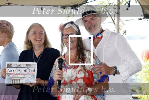 Huizen 14 juli 2024
Presenatie magazine van Nicole des Bouvrie .