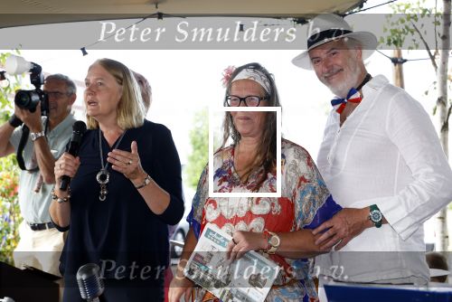 Huizen 14 juli 2024
Presenatie magazine van Nicole des Bouvrie .