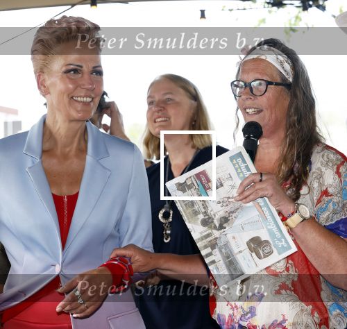 Huizen 14 juli 2024
Presenatie magazine van Nicole des Bouvrie .