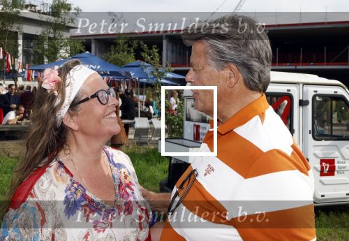Huizen 14 juli 2024
Presenatie magazine van Nicole des Bouvrie . Nicole des Bouvrie en Emile Ratelband