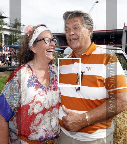 Huizen 14 juli 2024
Presenatie magazine van Nicole des Bouvrie . Nicole des Bouvrie en Emile Ratelband