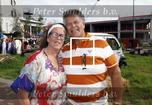 Huizen 14 juli 2024
Presenatie magazine van Nicole des Bouvrie . Nicole des Bouvrie en Emile Ratelband