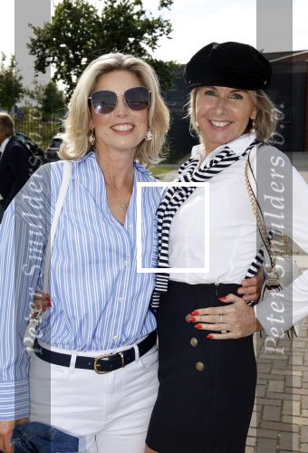 Huizen 14 juli 2024
Presenatie magazine van Nicole des Bouvrie .