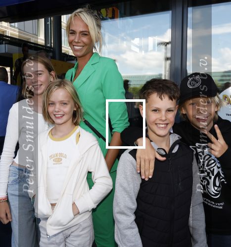Utrecht 6 juli 2024
Premiere superkrachten voor je hoofd in Kinopolis in Utrecht . Nicolette Kluijver kwam met haar drie kinderen.